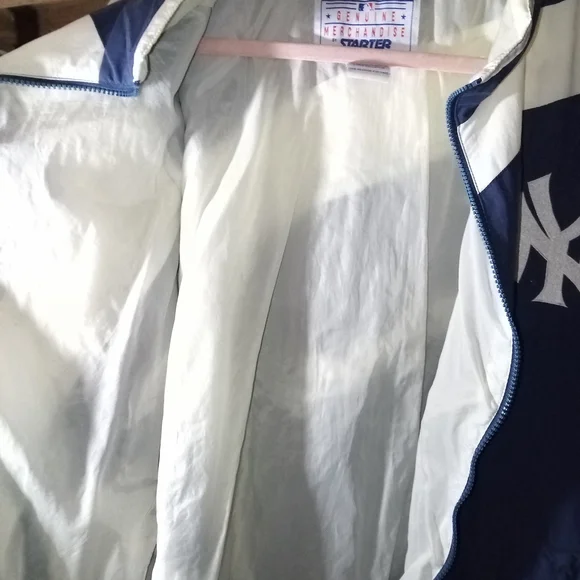 Vintage Men's Yankees Windbreaker - Picture 10 of 12